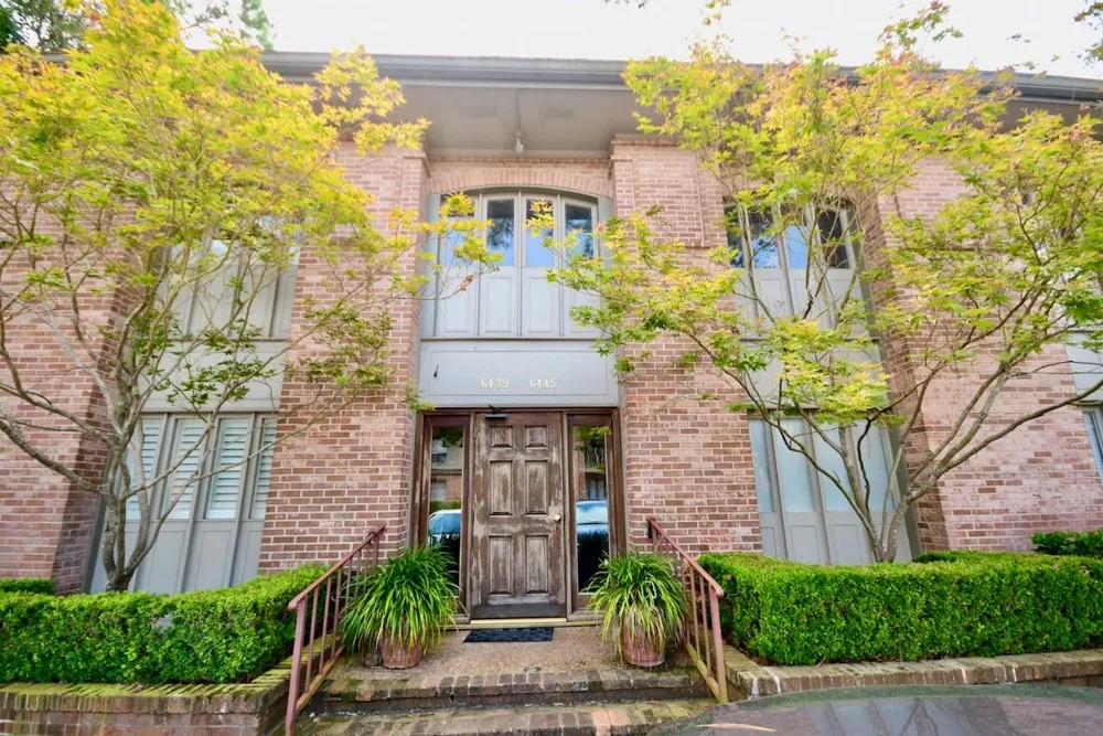 6443 Bayou Glen Road Houston, TX 77057