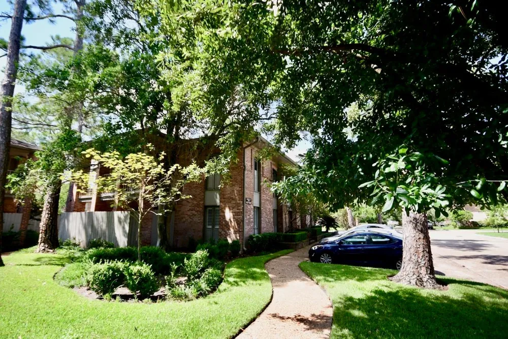 6443 Bayou Glen Road Houston, TX 77057