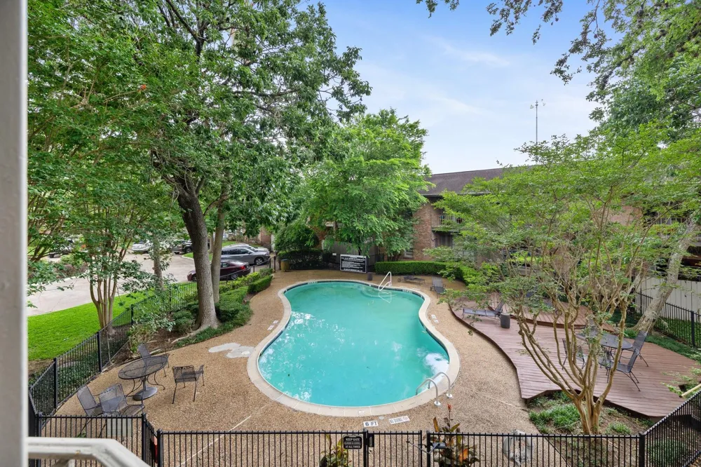 6443 Bayou Glen Road Houston, TX 77057