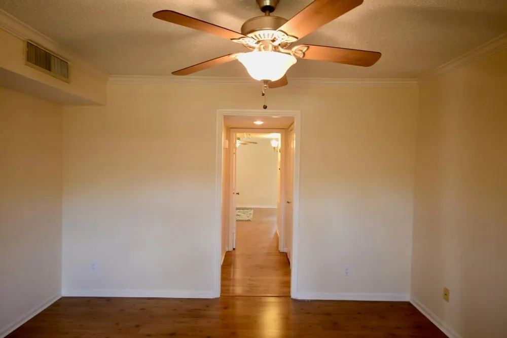 6443 Bayou Glen Road Houston, TX 77057