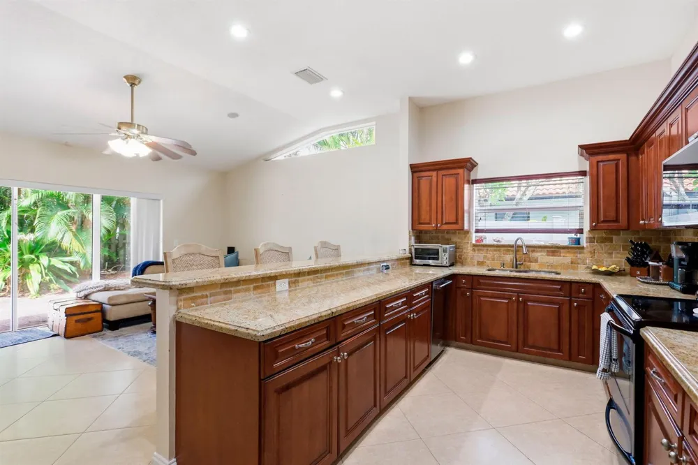 435 MOHAWK LANE Boca Raton, FL 33487