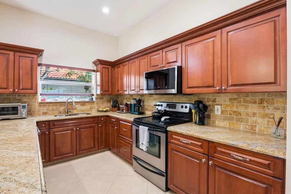 435 MOHAWK LANE Boca Raton, FL 33487
