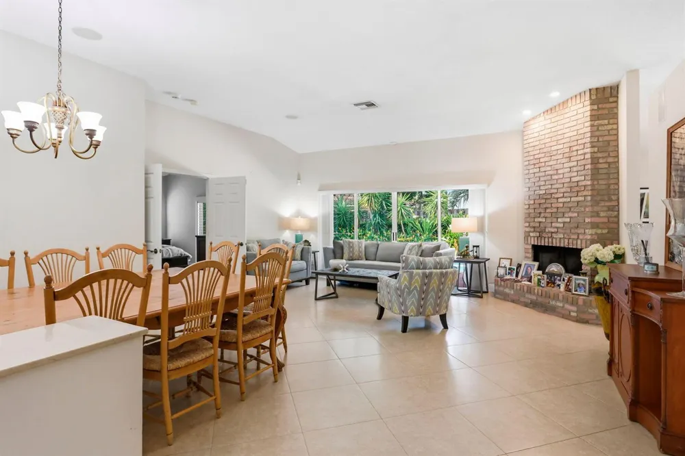 435 MOHAWK LANE Boca Raton, FL 33487