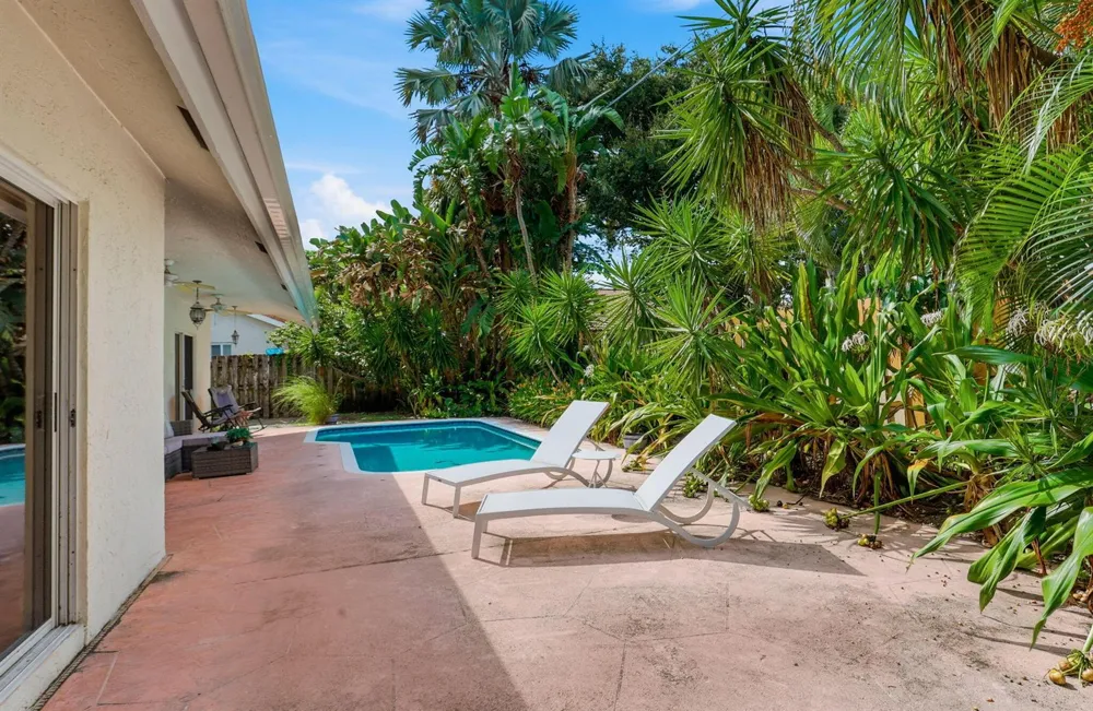 435 MOHAWK LANE Boca Raton, FL 33487