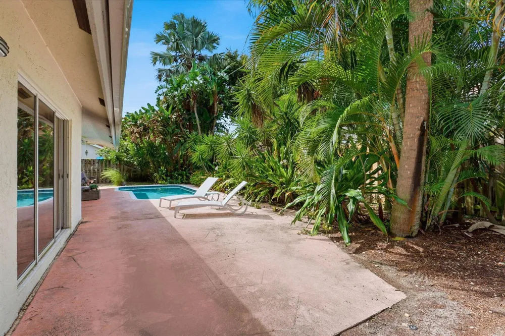 435 MOHAWK LANE Boca Raton, FL 33487