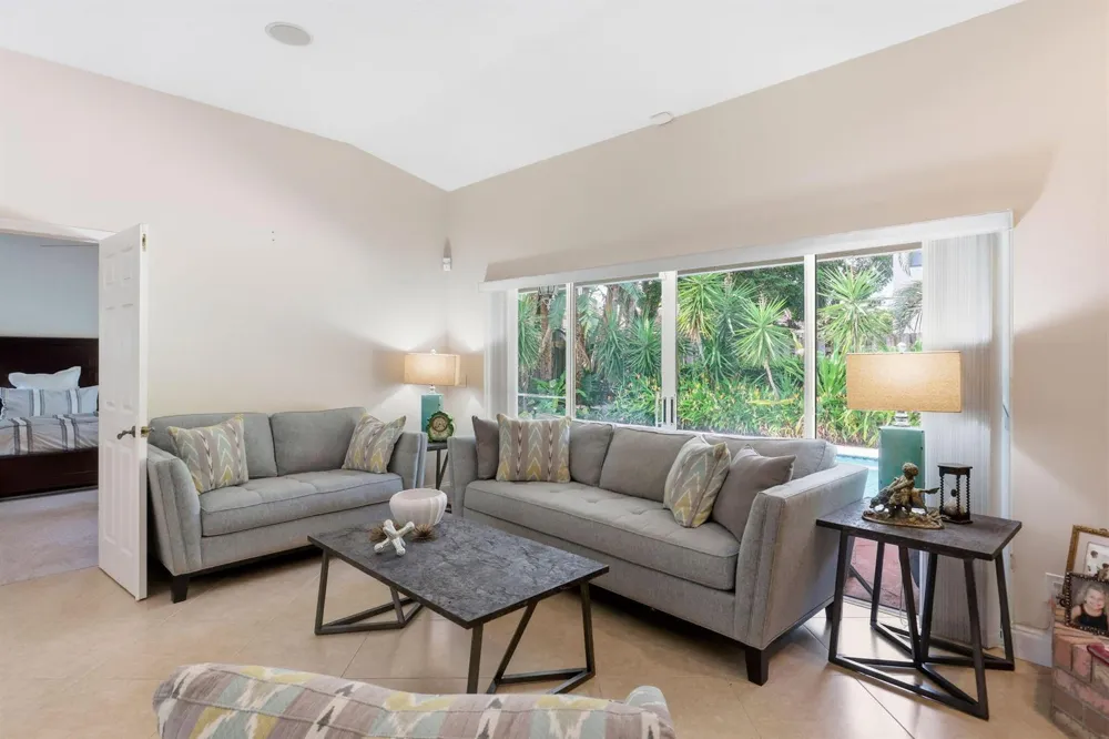 435 MOHAWK LANE Boca Raton, FL 33487