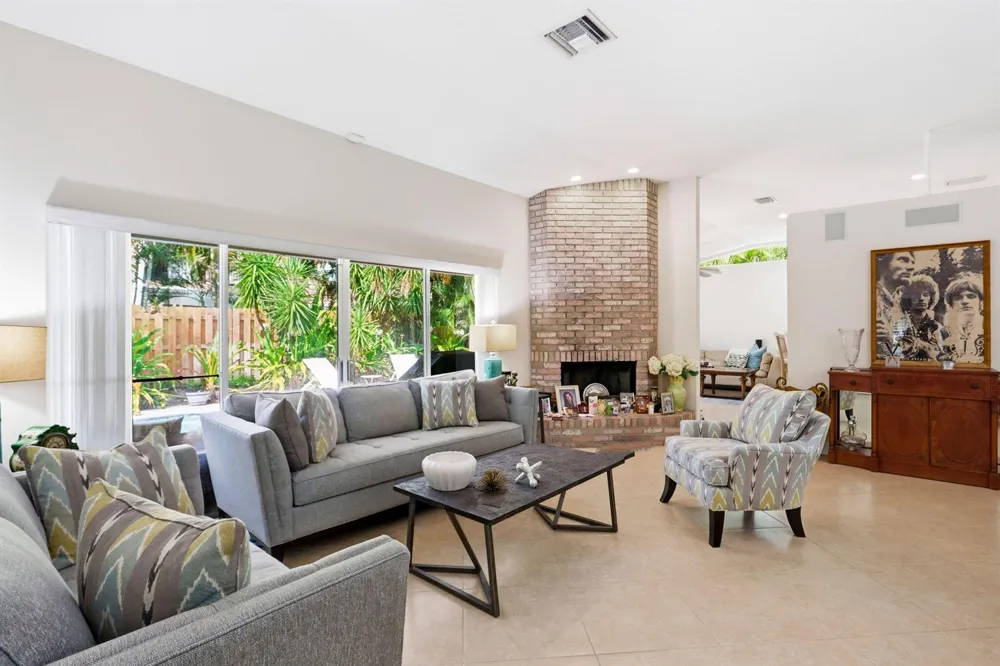 435 MOHAWK LANE Boca Raton, FL 33487