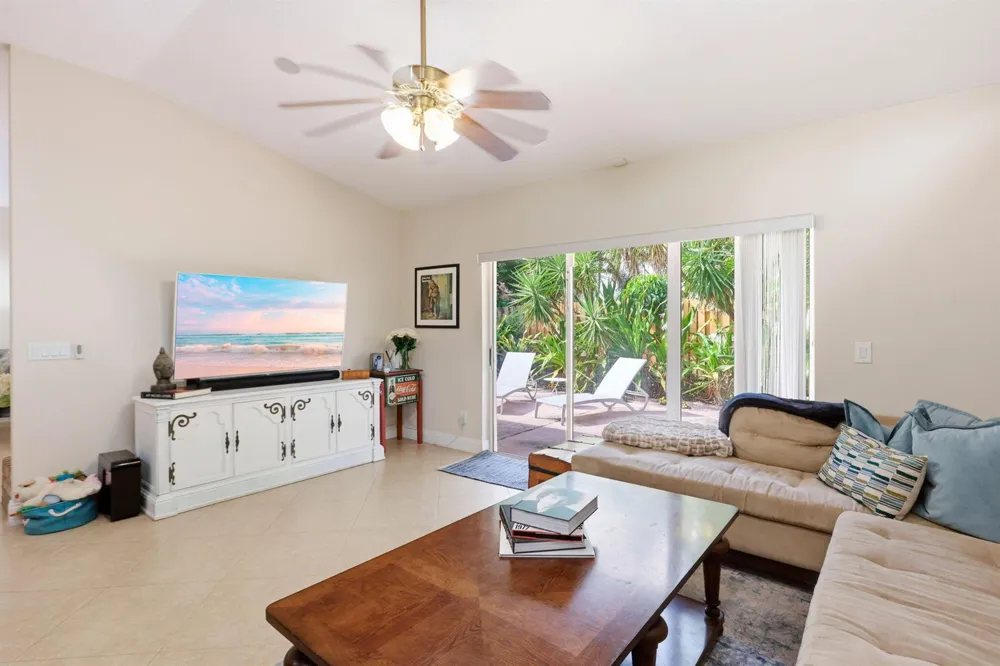 435 MOHAWK LANE Boca Raton, FL 33487