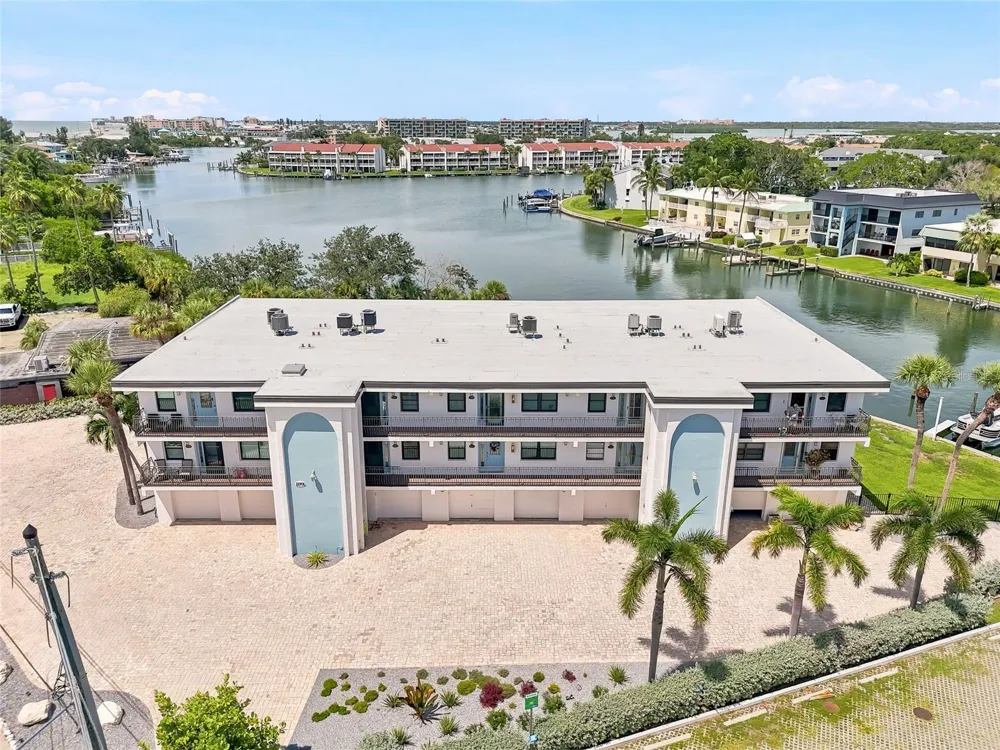 11901 LAGOON LANE #202 Treasure Island, FL 33706