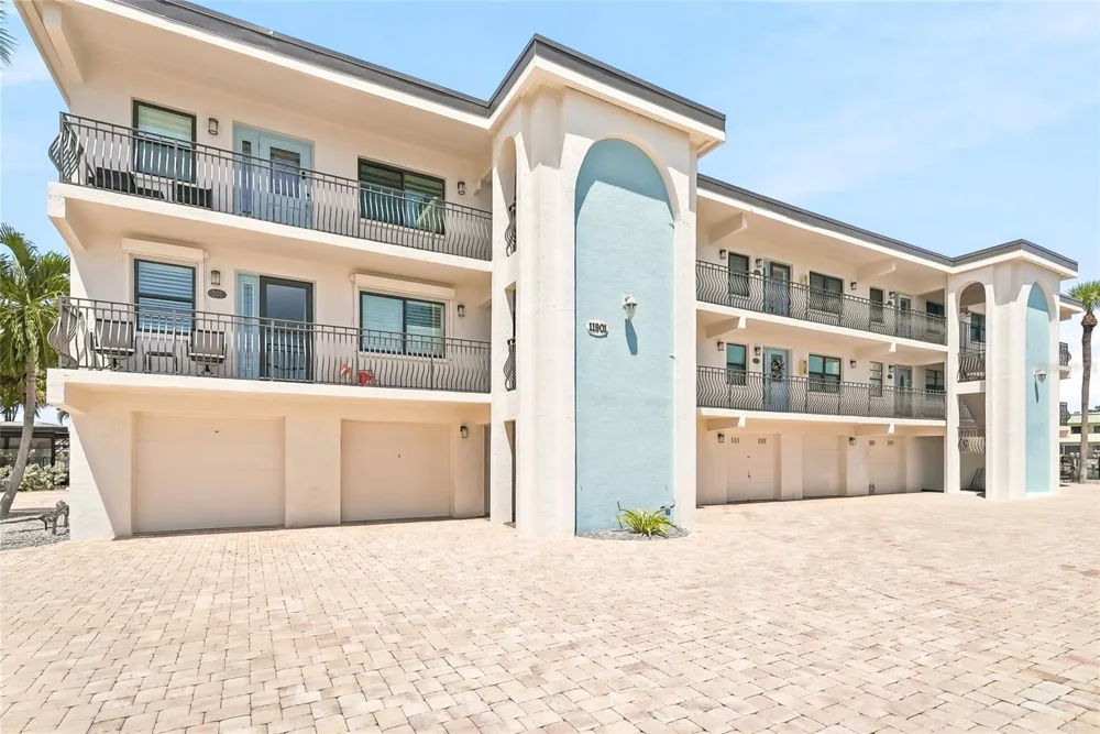 11901 LAGOON LANE #202 Treasure Island, FL 33706