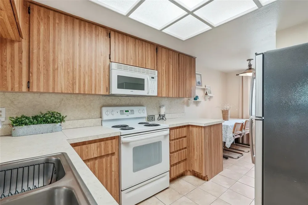 11901 LAGOON LANE #202 Treasure Island, FL 33706