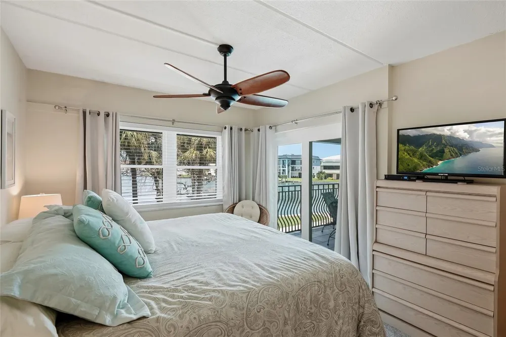 11901 LAGOON LANE #202 Treasure Island, FL 33706
