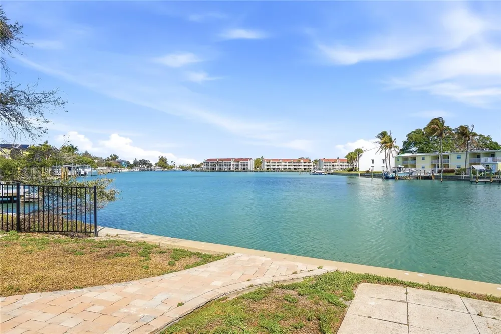 11901 LAGOON LANE #202 Treasure Island, FL 33706