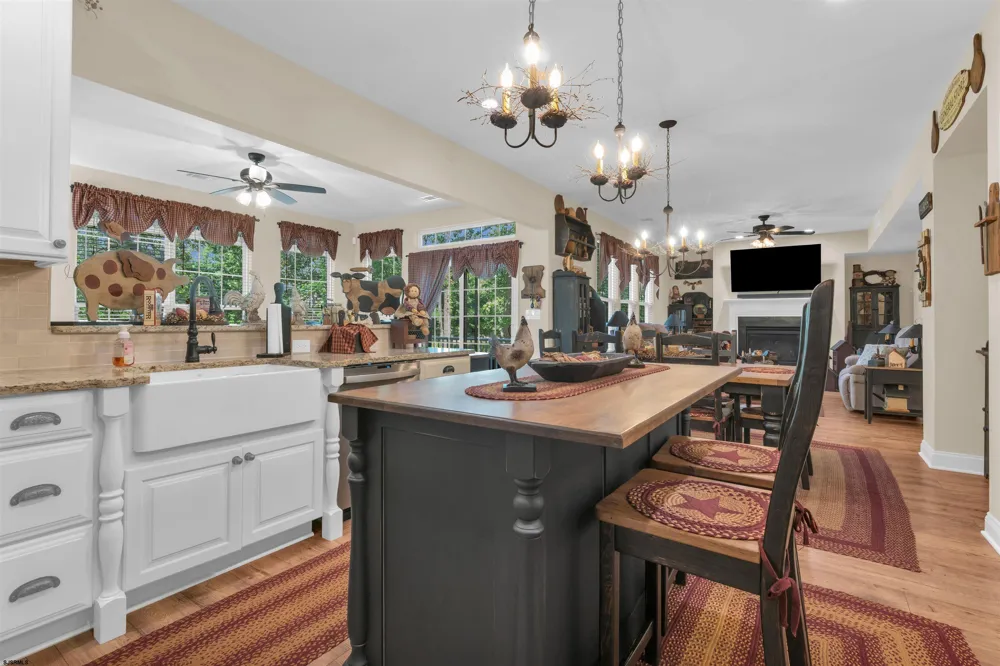 101 Kensington Dr Smithville, NJ 08205