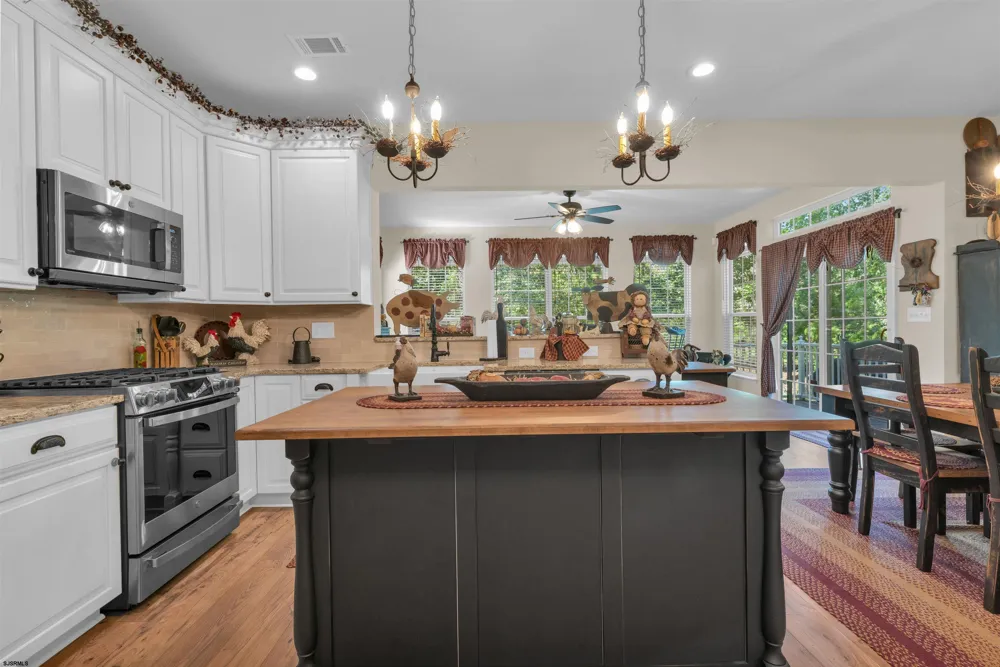 101 Kensington Dr Smithville, NJ 08205