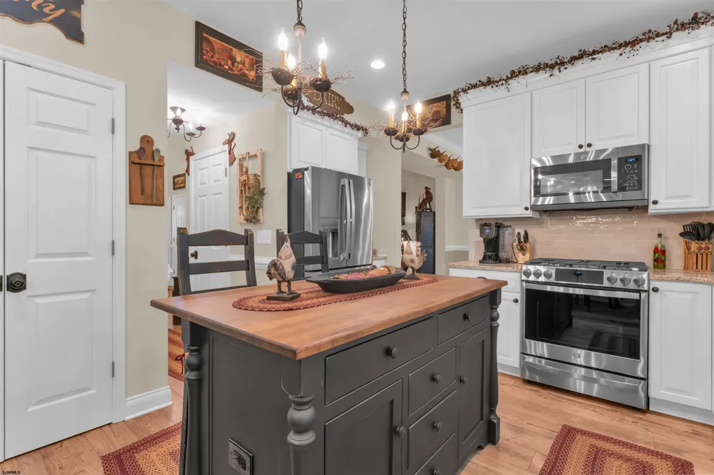 101 Kensington Dr Smithville, NJ 08205