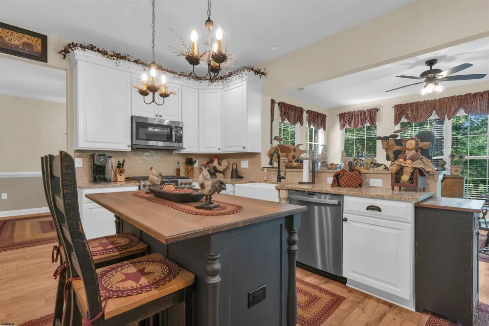 101 Kensington Dr Smithville, NJ 08205