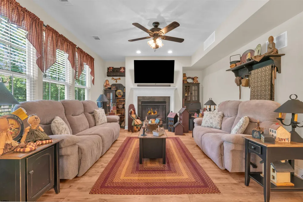 101 Kensington Dr Smithville, NJ 08205