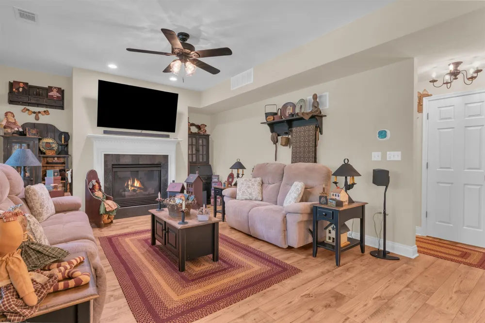 101 Kensington Dr Smithville, NJ 08205