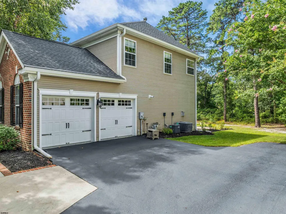 101 Kensington Dr Smithville, NJ 08205