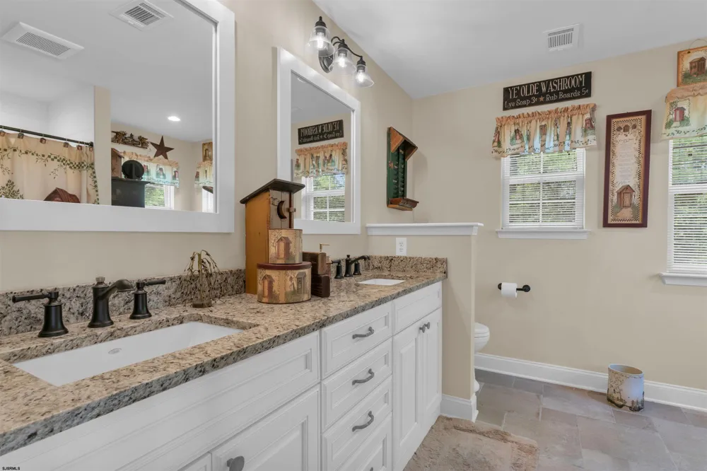 101 Kensington Dr Smithville, NJ 08205