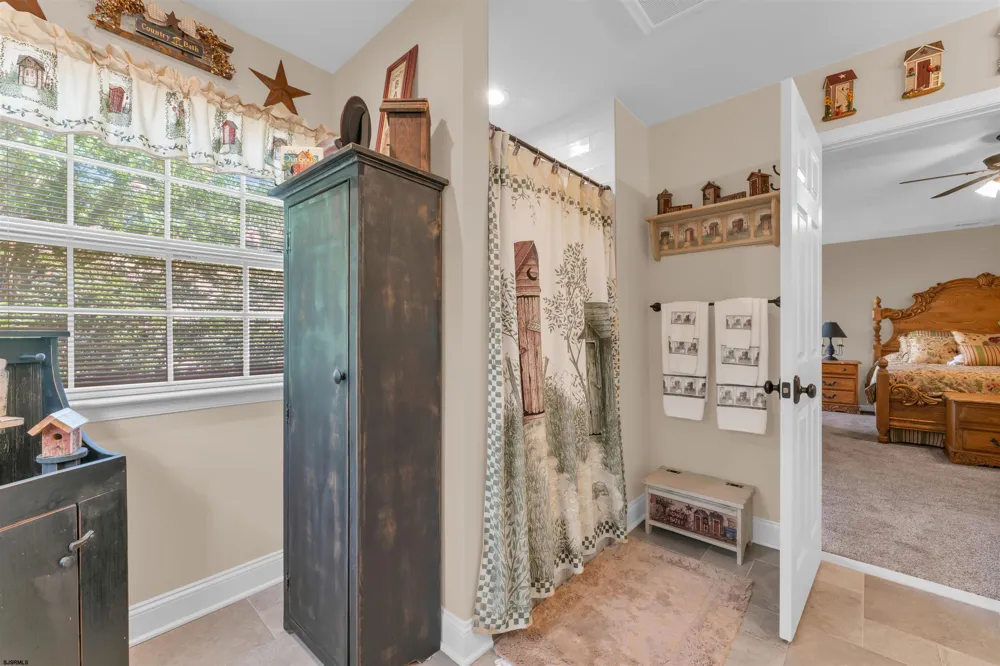 101 Kensington Dr Smithville, NJ 08205