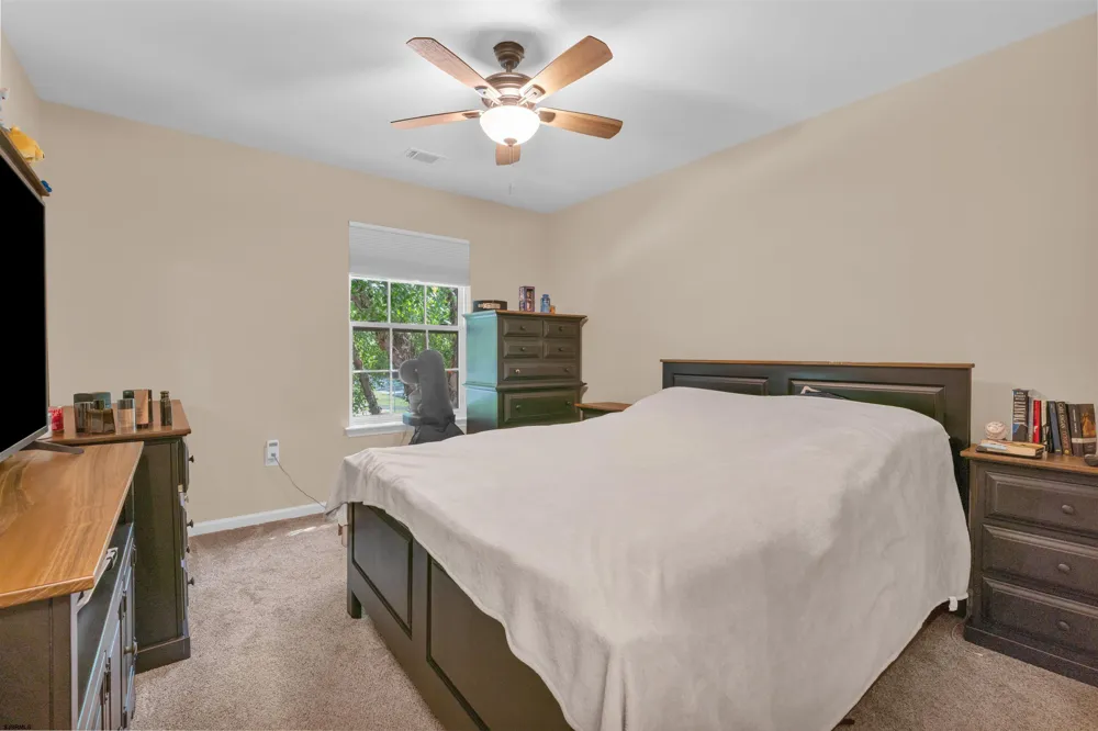 101 Kensington Dr Smithville, NJ 08205