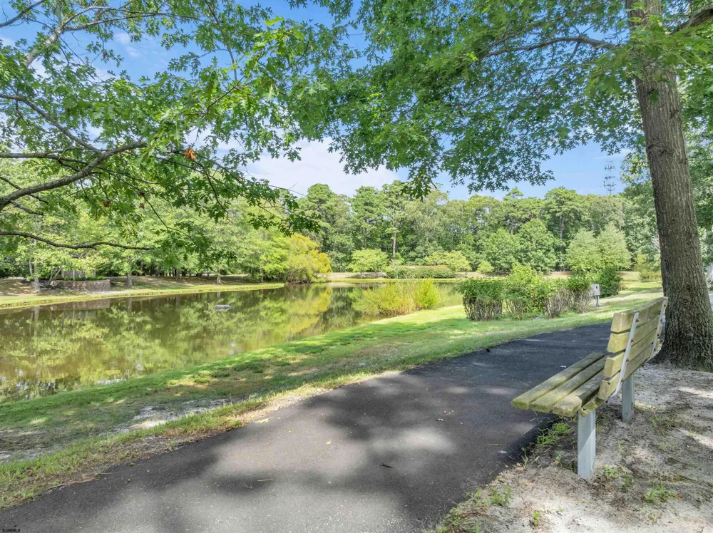 101 Kensington Dr Smithville, NJ 08205