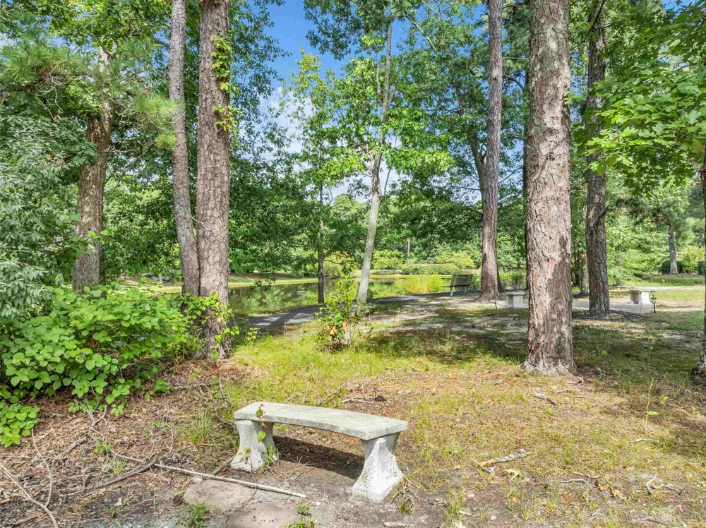 101 Kensington Dr Smithville, NJ 08205