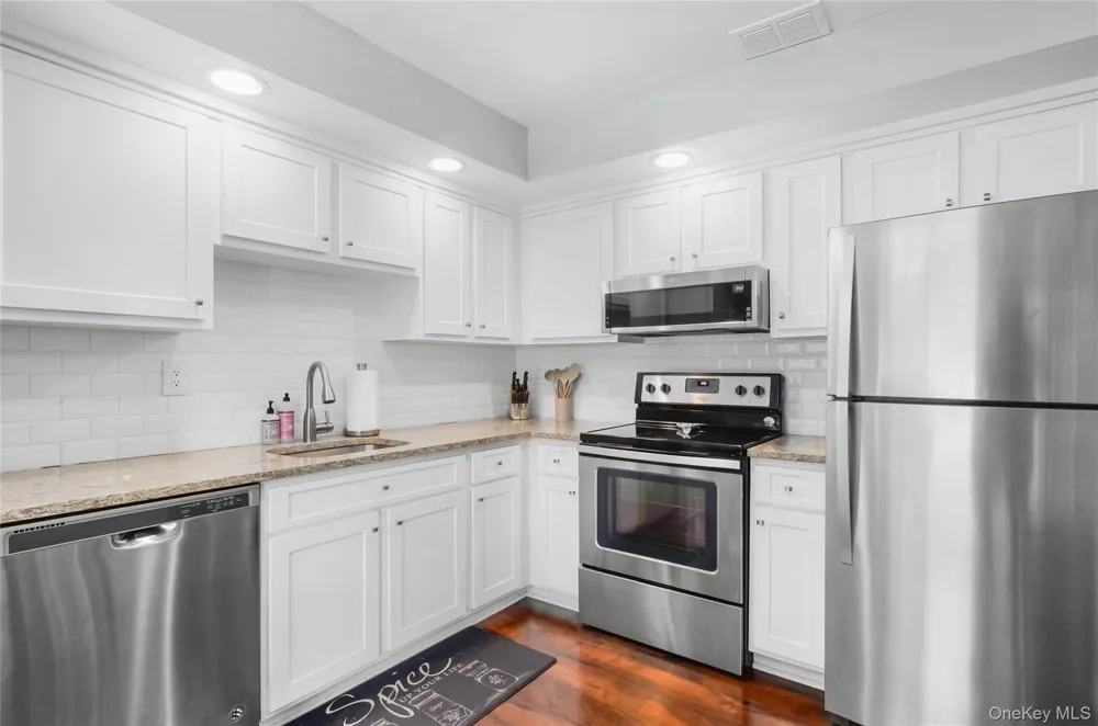 213 Springmeadow Drive #K Holbrook, NY 11741