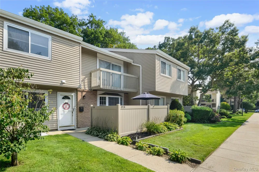 213 Springmeadow Drive #K Holbrook, NY 11741