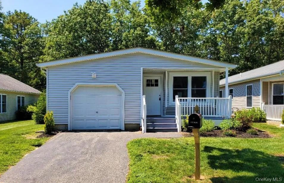 201 Village Circle W Manorville, NY 11949