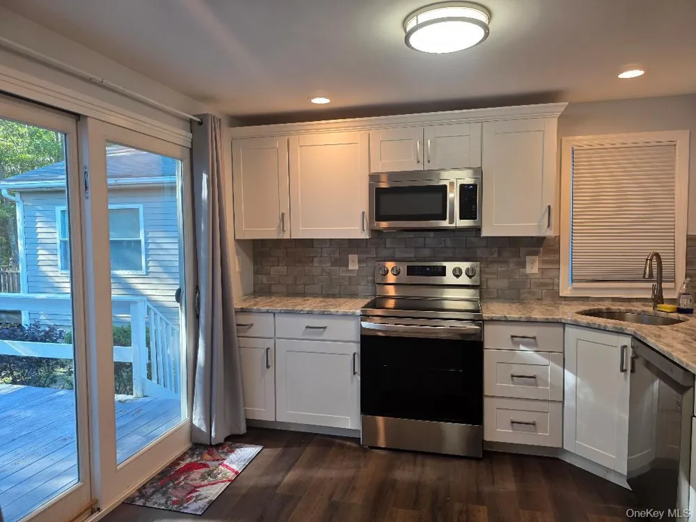 201 Village Circle W Manorville, NY 11949