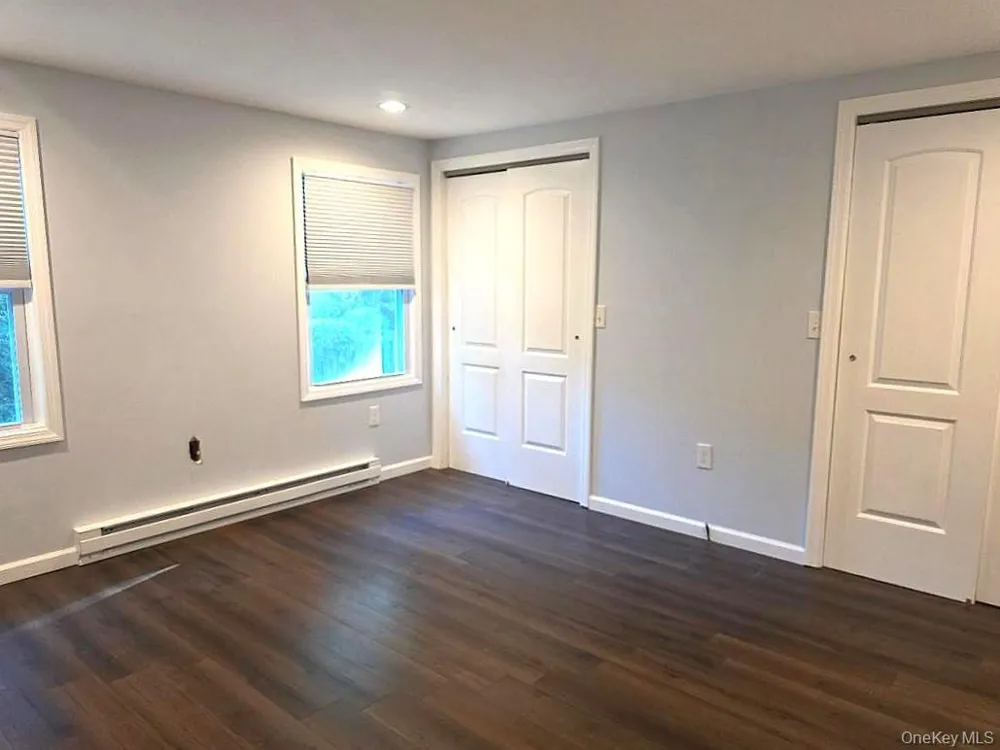 201 Village Circle W Manorville, NY 11949