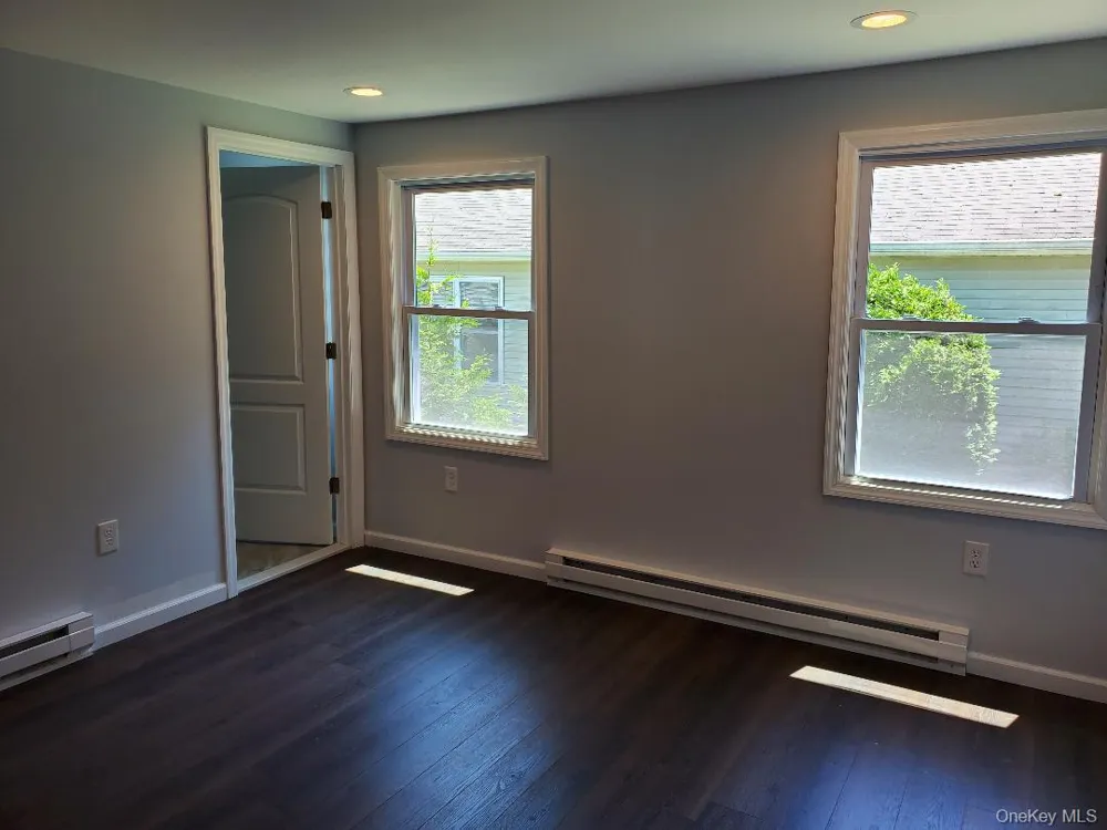201 Village Circle W Manorville, NY 11949