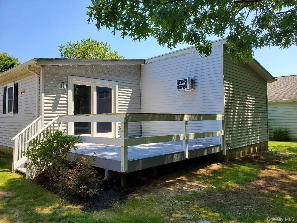 201 Village Circle W Manorville, NY 11949