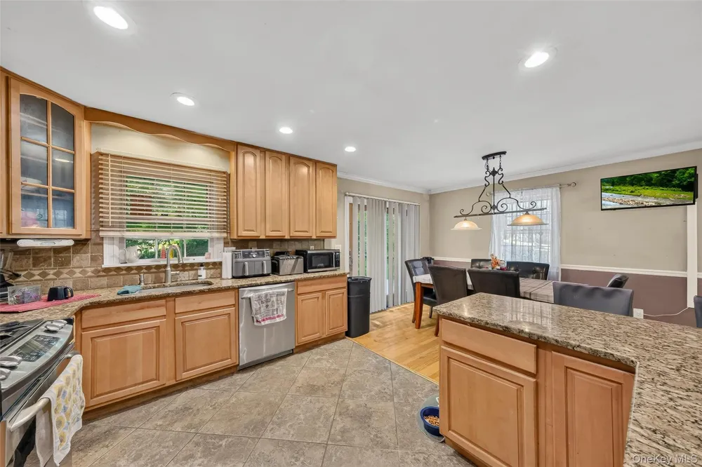 15 Oscawana Heights Road Putnam Valley, NY 10579