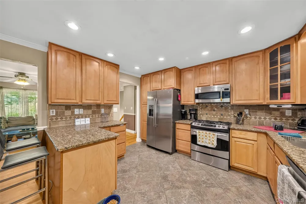 15 Oscawana Heights Road Putnam Valley, NY 10579