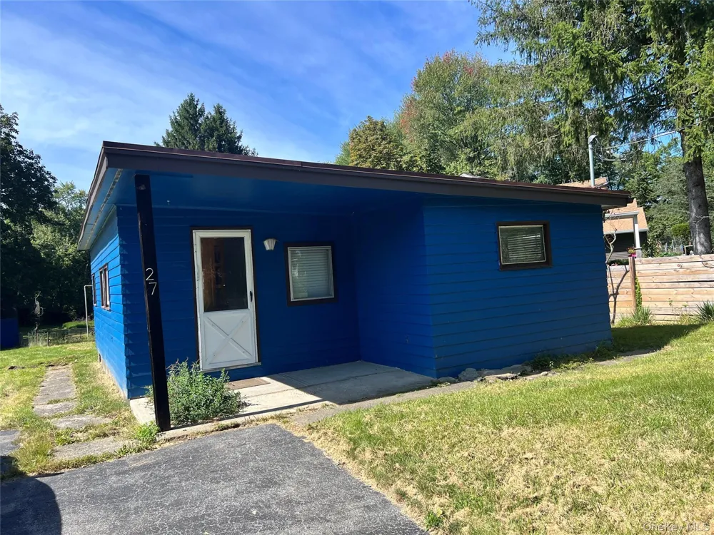 27 E Dorsey Lane Poughkeepsie, NY 12601