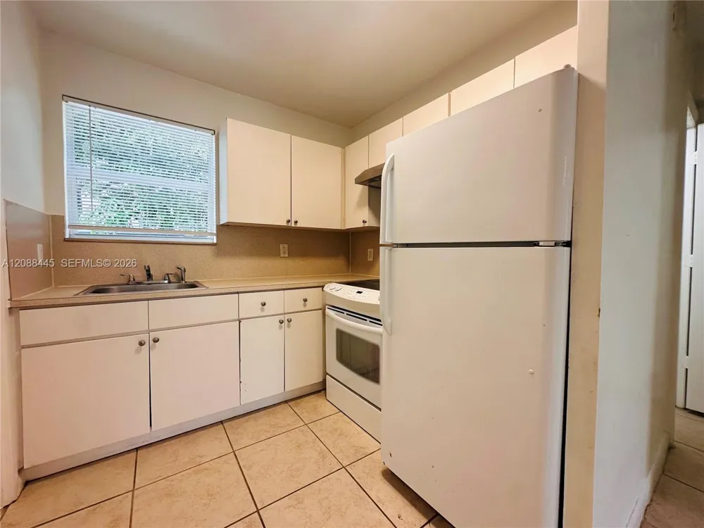 573 NE 82nd St #6 Miami, FL 33138