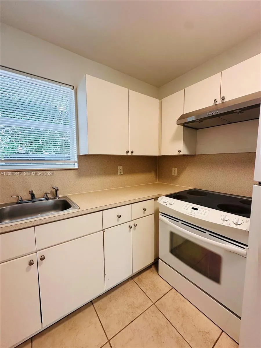 573 NE 82nd St #6 Miami, FL 33138