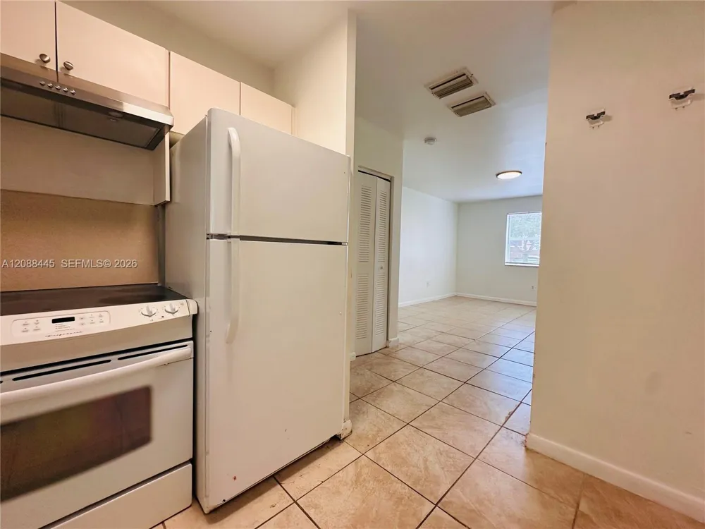573 NE 82nd St #6 Miami, FL 33138