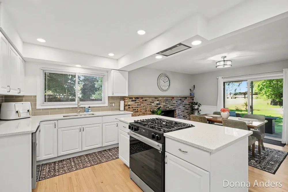 5581 Edgelawn Drive SE Kentwood, MI 49508