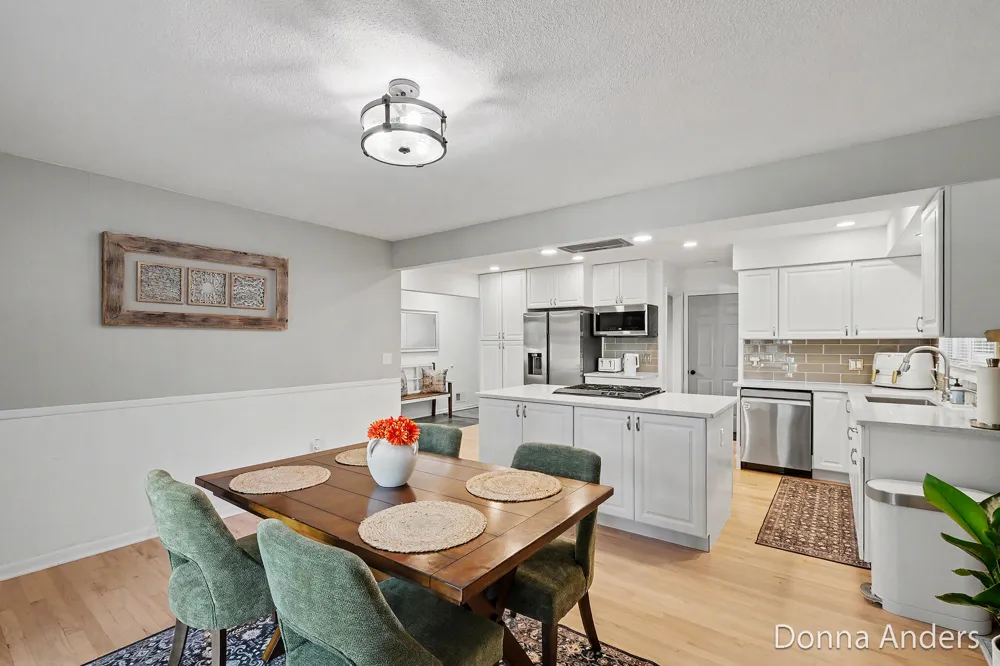 5581 Edgelawn Drive SE Kentwood, MI 49508