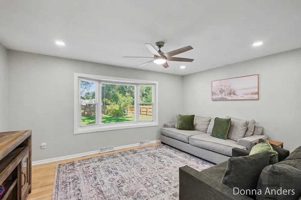 5581 Edgelawn Drive SE Kentwood, MI 49508
