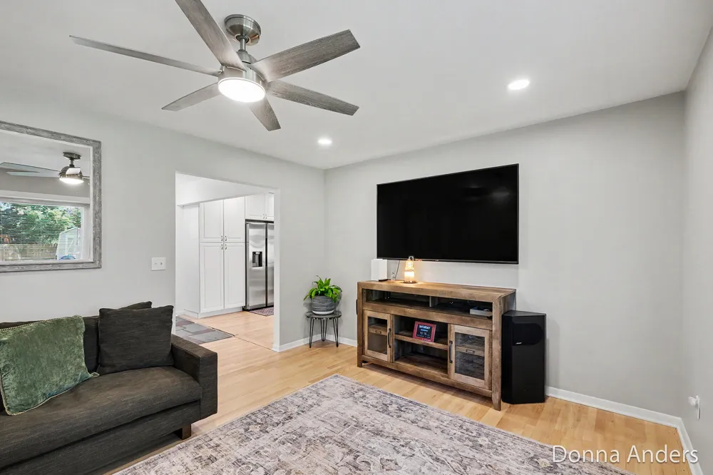 5581 Edgelawn Drive SE Kentwood, MI 49508