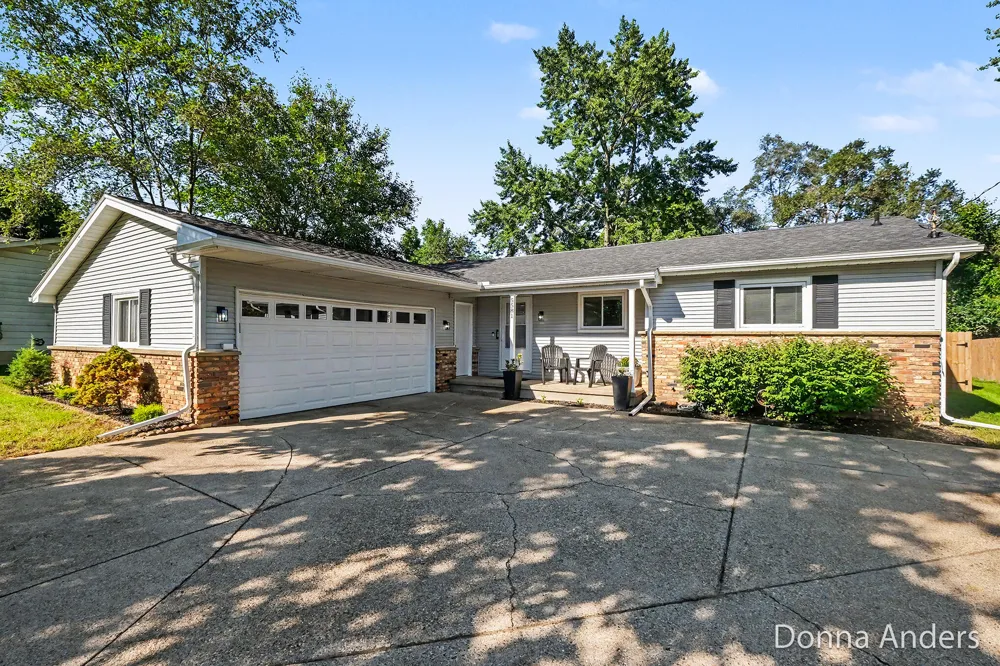 5581 Edgelawn Drive SE Kentwood, MI 49508