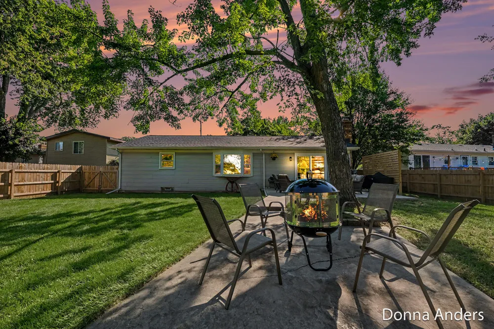 5581 Edgelawn Drive SE Kentwood, MI 49508