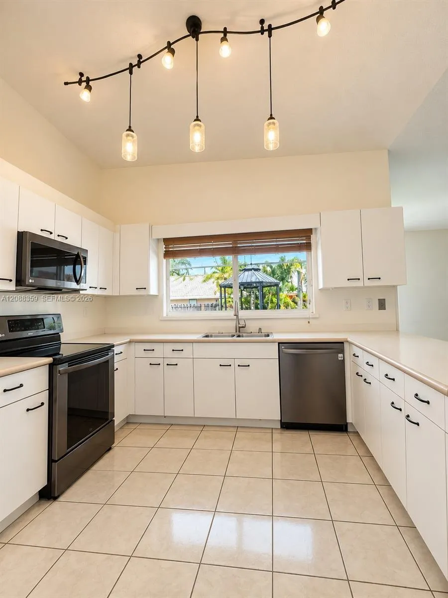 16080 SW 155th Ct Miami, FL 33187