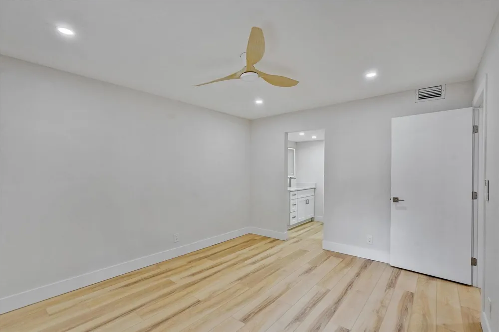 5220 Las Verdes Circle Delray Beach, FL 33484